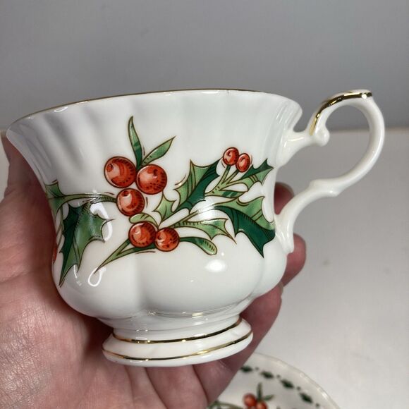 A Cup Of Christmas Tea Cup & Saucer Set Waldman House Tom Hegg Hanson Bone China - Picture 8 of 13